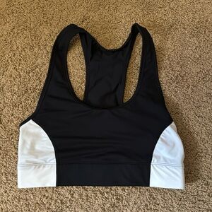 Fabletics On-the-Go Medium Impact Sports Bra (Size M)